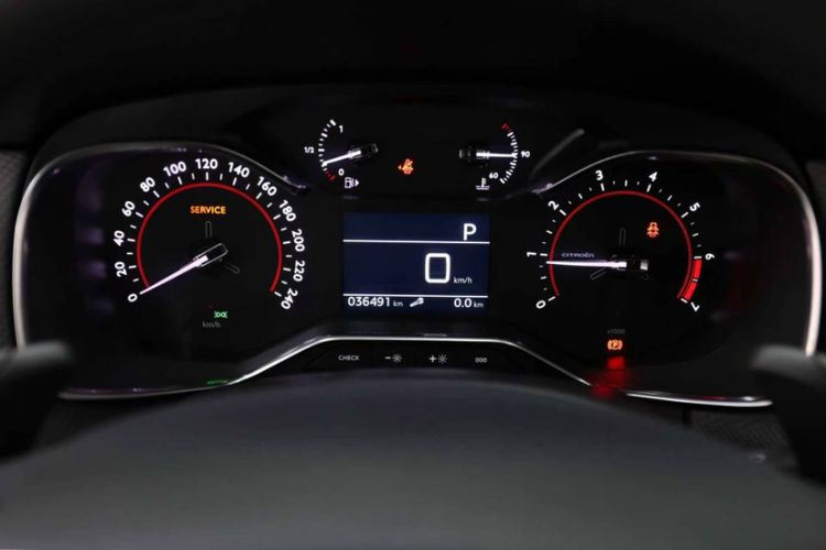 Used Citroen C6 2021 400THP Comfort Edition Odometer Close Up