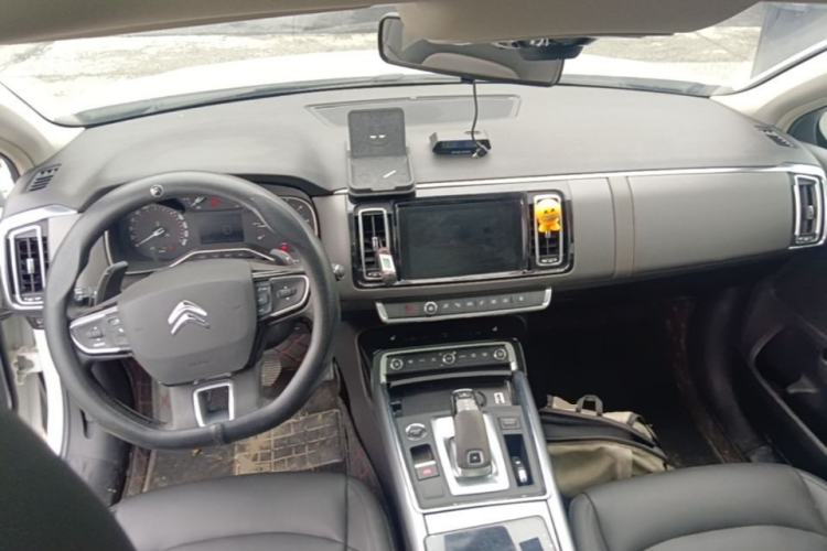 Used Citroen C6 2021 400THP Comfort Edition Center Console