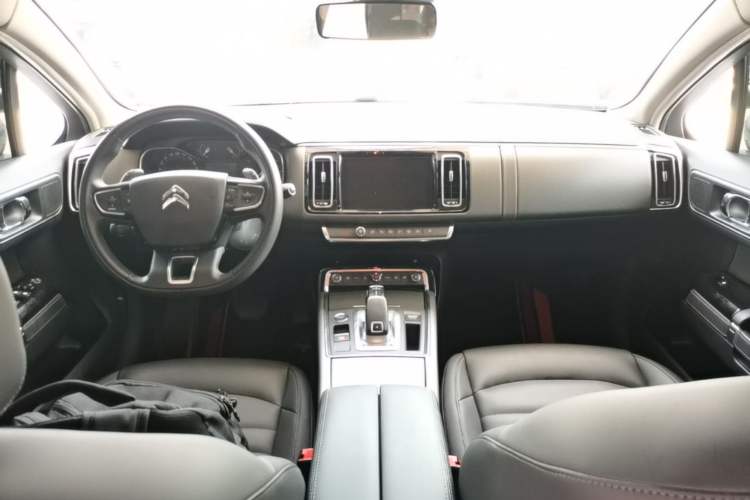 Used Citroen C6 2021 400THP Comfort Edition Center Console