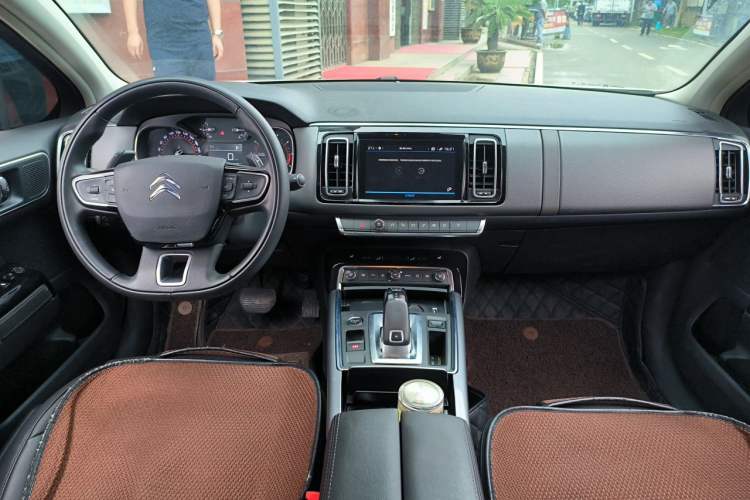 Used Citroen C6 2021 400THP Comfort Edition Center Console