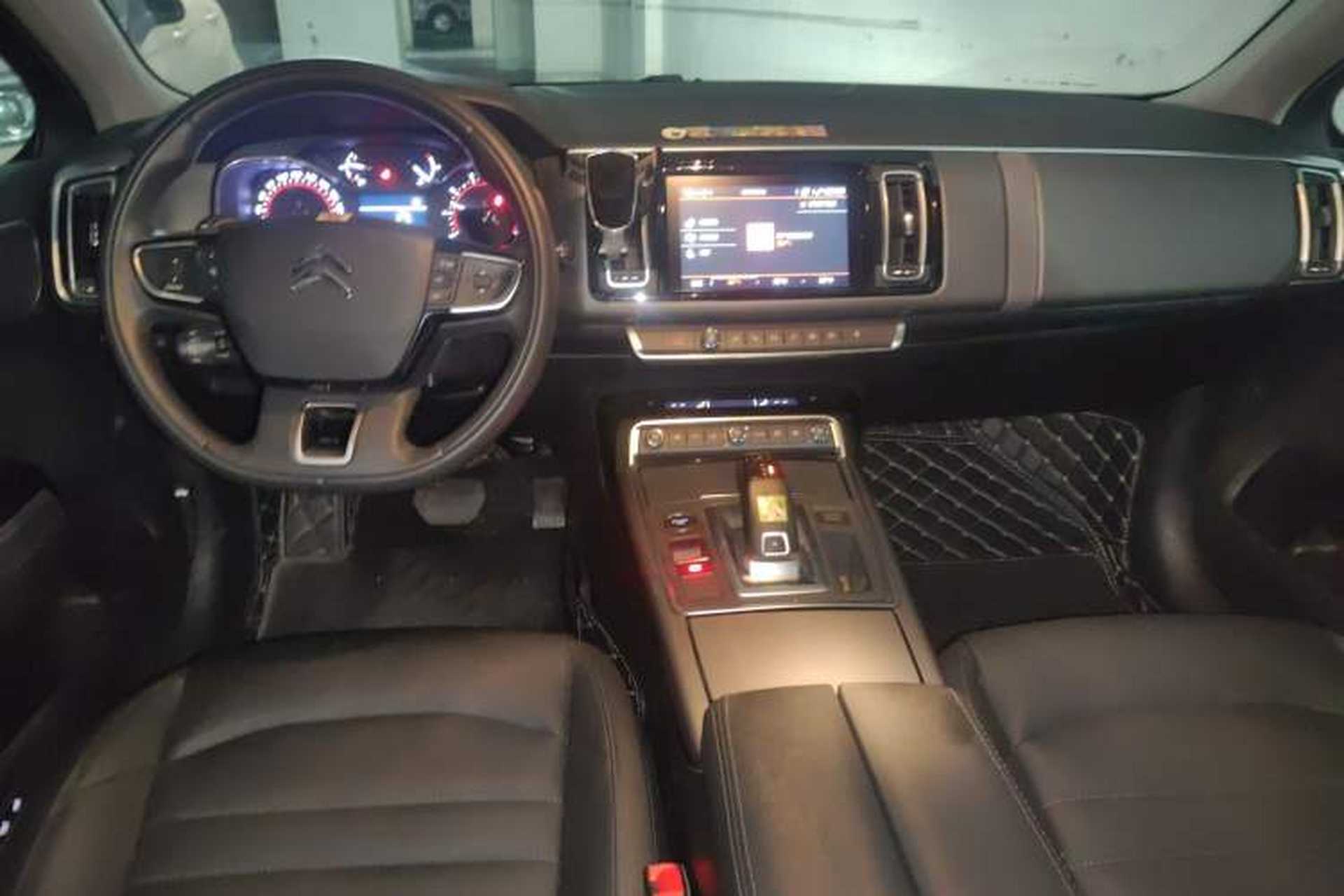 Used Citroen C6 2021 400THP Comfort Edition Center Console