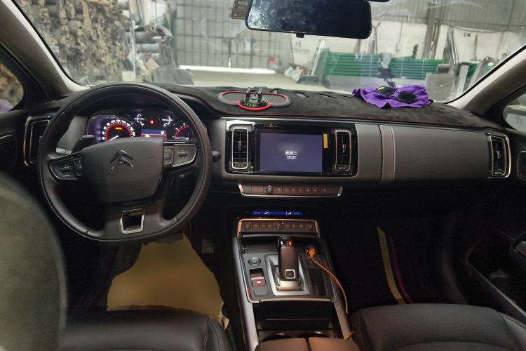 Used Citroen C6 2021 400THP Comfort Edition Center Console