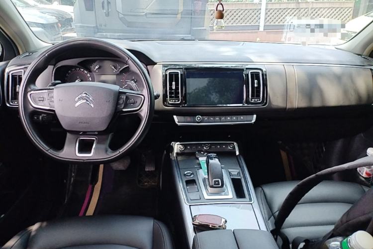 Used Citroen C6 2021 400THP Comfort Edition Center Console