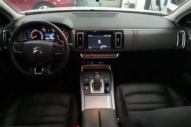 Used Citroen C6 2021 400THP Comfort Edition Center Console