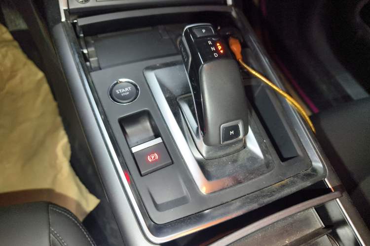 Used Citroen C6 2021 400THP Comfort Edition Gear Lever