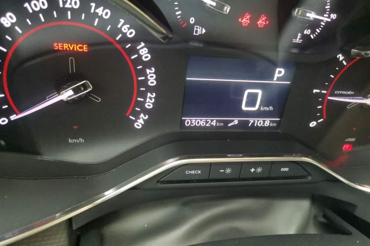 Used Citroen C6 2021 400THP Comfort Edition Odometer Close Up