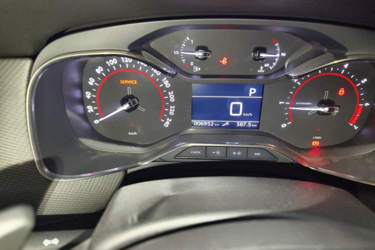 Used Citroen C6 2021 400THP Comfort Edition Odometer Close Up