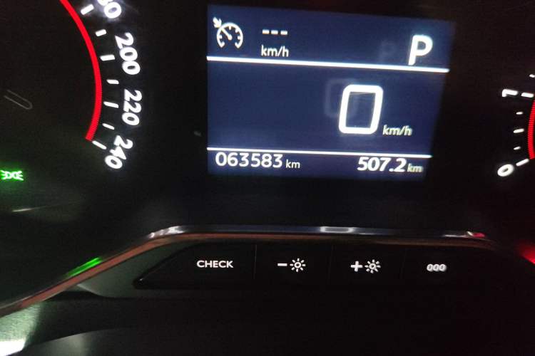 Used Citroen C6 2021 400THP Comfort Edition Odometer Close Up