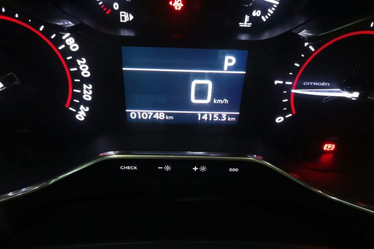 Used Citroen C6 2021 400THP Comfort Edition Odometer Close Up
