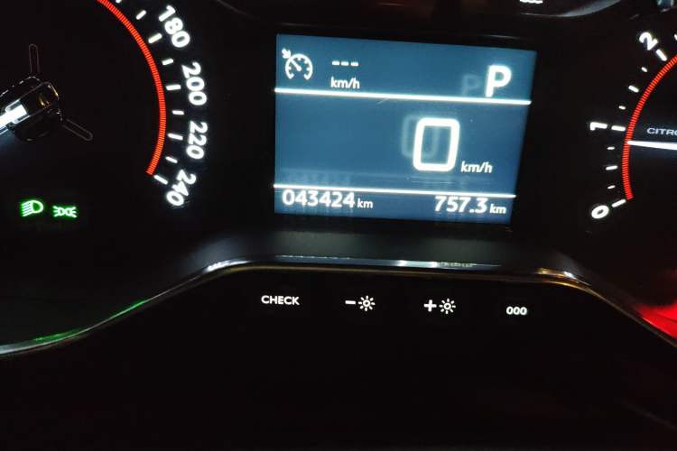 Used Citroen C6 2021 400THP Comfort Edition Odometer Close Up