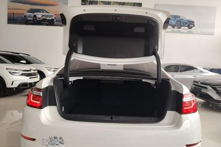 Used Citroen C6 2021 400THP Comfort Edition Trunk