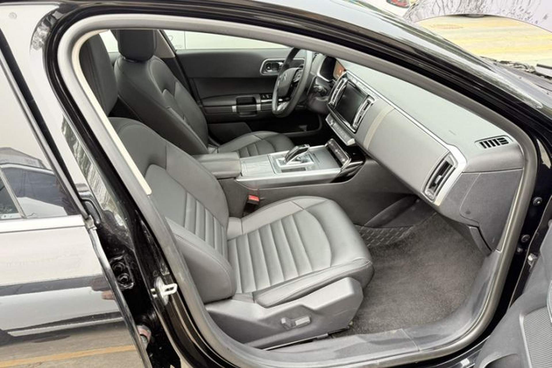 Used Citroen C6 2022 400THP Co-Creation Edition Interior 5