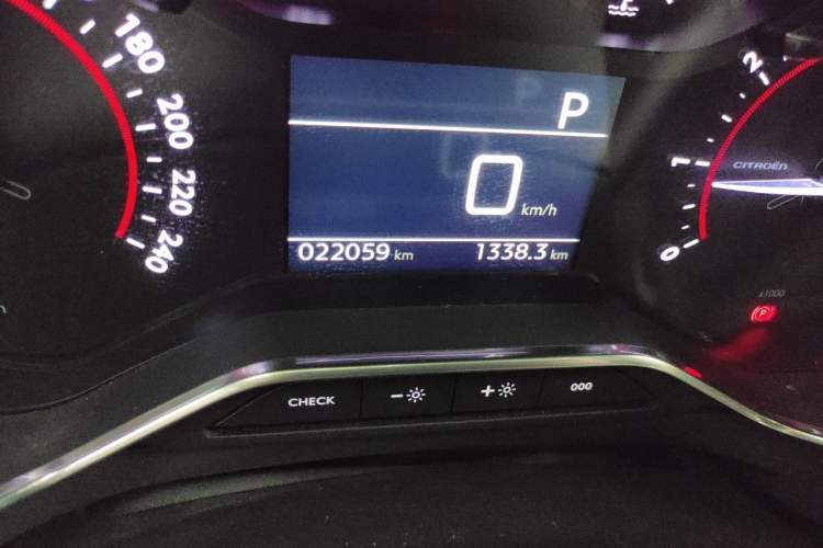 Used Citroen C6 2022 400THP Co-Creation Edition Odometer Close Up