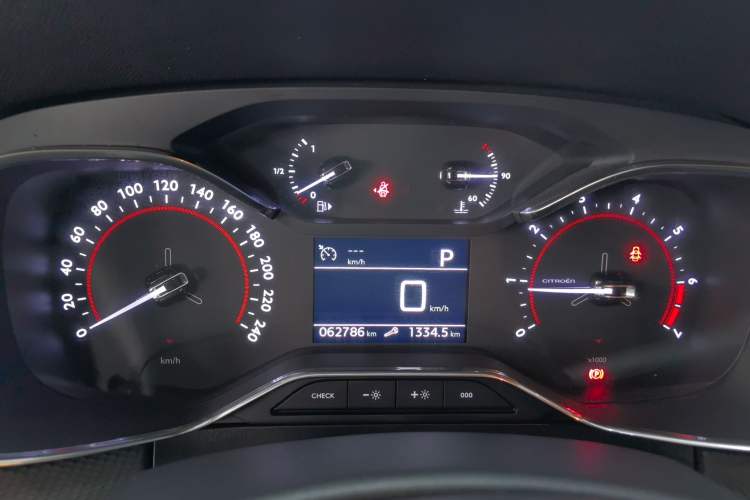 Used Citroen C6 2022 400THP Co-Creation Edition Odometer Close Up
