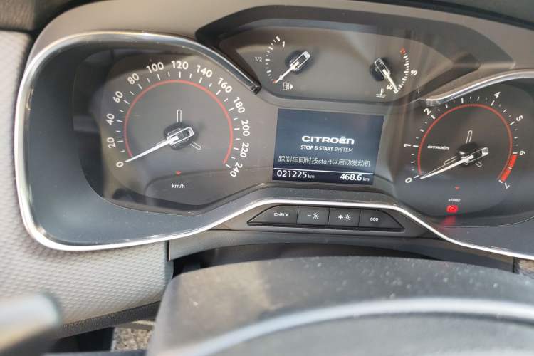Used Citroen C6 2022 400THP Co-Creation Edition Odometer Close Up