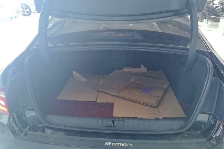 Used Citroen C6 2022 400THP Co-Creation Edition Trunk