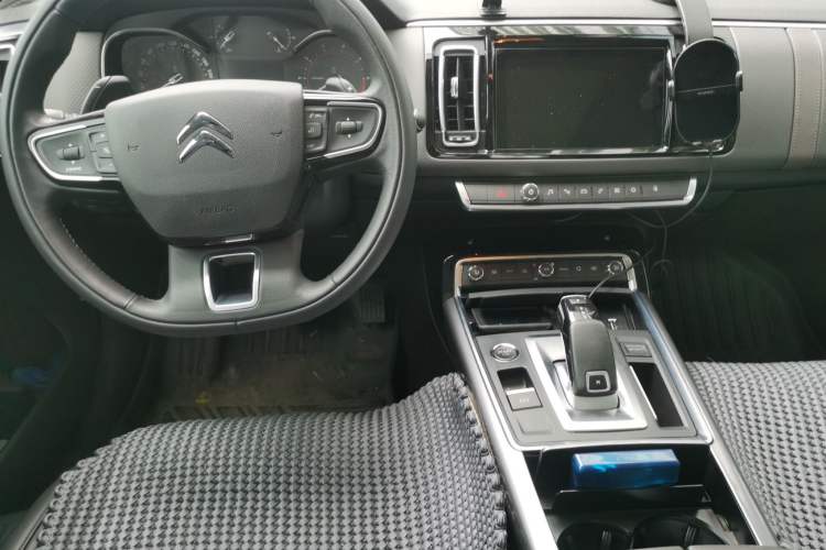 Used Citroen C6 2022 400THP Co-Creation Edition Center Console
