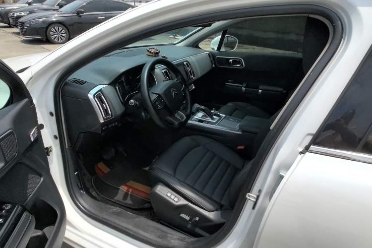 Used Citroen C6 2022 400THP Co-Creation Edition Interior 2