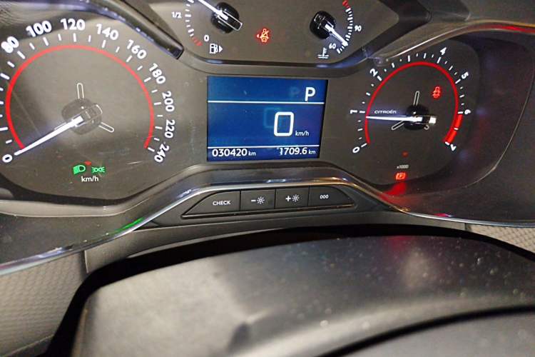 Used Citroen C6 2022 400THP Co-Creation Edition Odometer Close Up