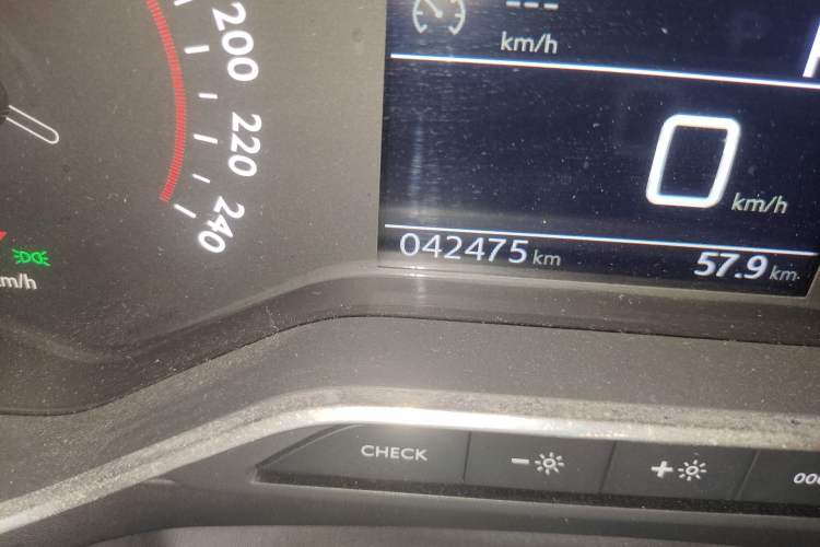 Used Citroen C6 2022 400THP Co-Creation Edition Odometer Close Up