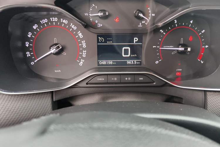 Used Citroen C6 2022 400THP Co-Creation Edition Odometer Close Up