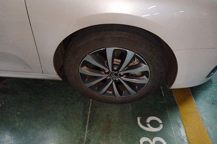 Used Citroen C6 2022 400THP Co-Creation Edition Right Front Wheel Hub
