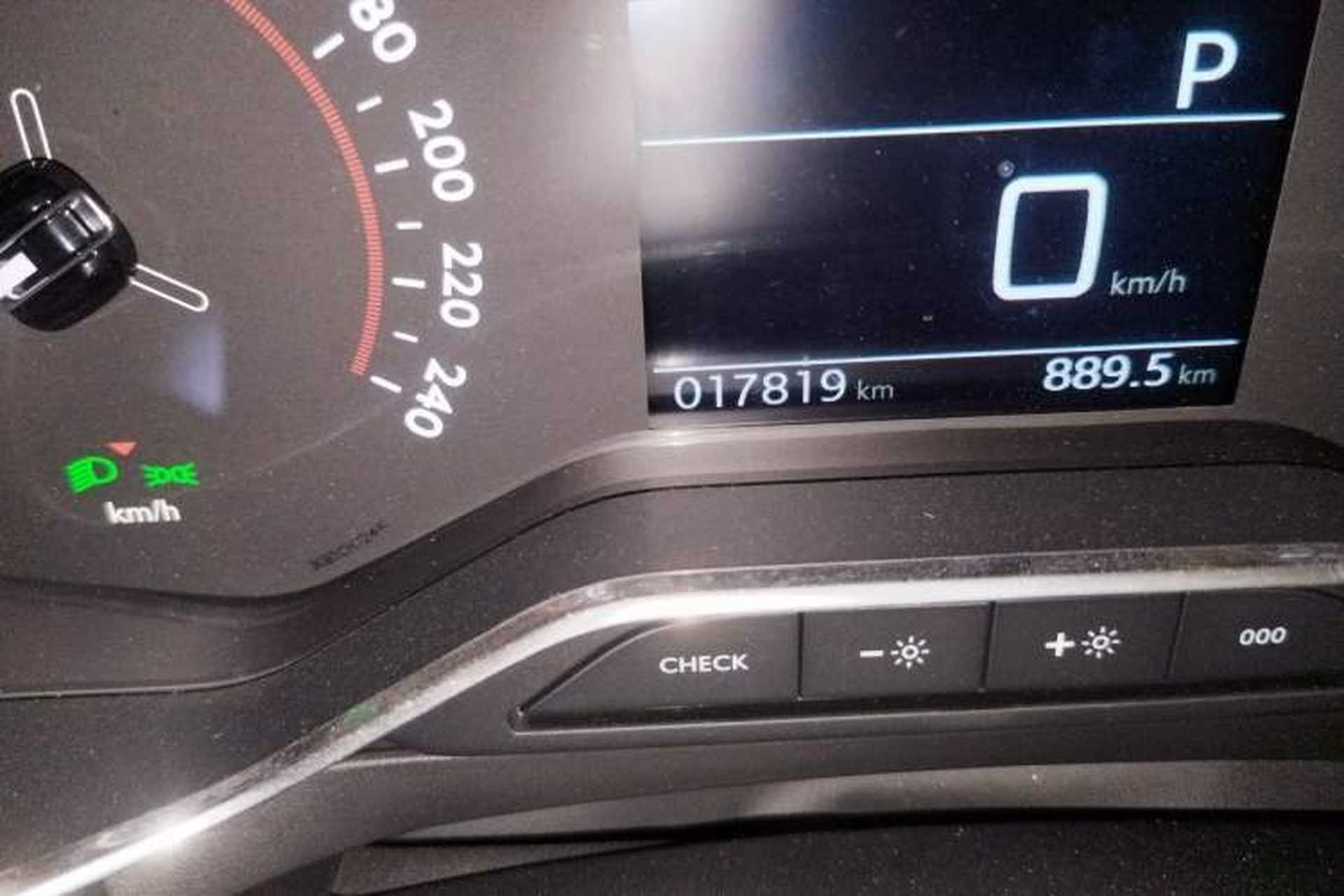 Used Citroen C6 2023 400THP Commemorative Edition Odometer Close Up