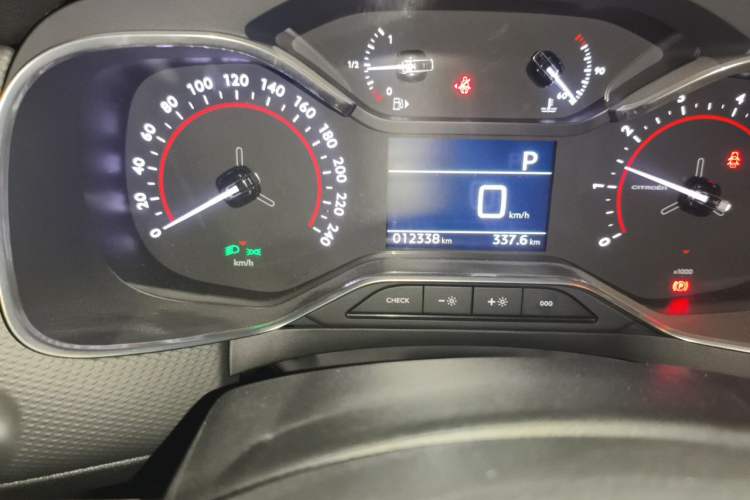 Used Citroen C6 2023 400THP Commemorative Edition Odometer Close Up