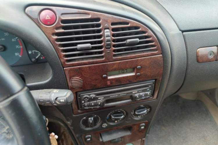 Used Citroen Elysee 2004 1.6 SX 16V MT Audio And AC Panel