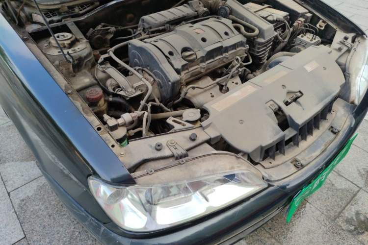 Used Citroen Elysee 2004 1.6 SX 16V MT Engine Bay Right