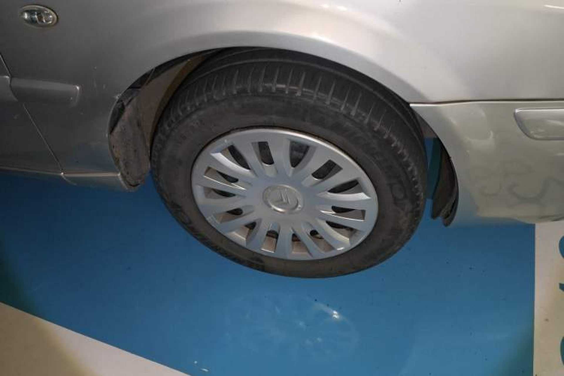 Used Citroen Elysee 2010 Sedan 1.6L Automatic Tech Model Right Front Wheel Hub