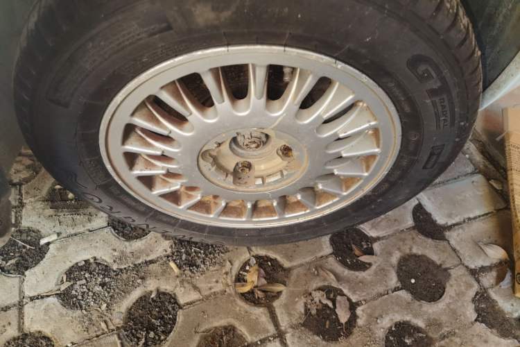 Used Citroen Elysee 2011 Sedan 1.6L Manual Tech Edition Right Front Wheel Hub