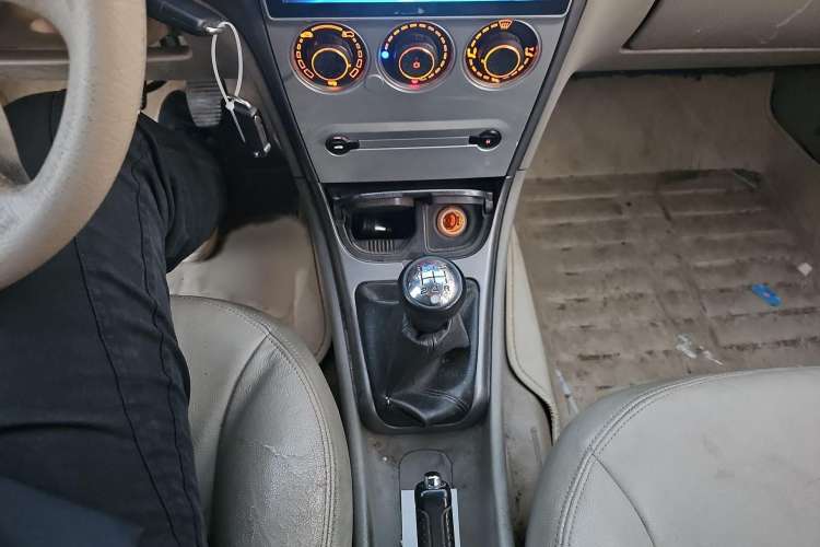 Used Citroen Elysee 2012 Sedan 1.6L Manual Tech Model Gear Lever