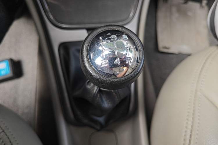 Used Citroen Elysee 2012 Sedan 1.6L Manual Tech Model Gear Lever