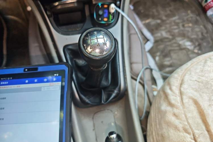 Used Citroen Elysee 2012 Sedan 1.6L Manual Tech Model Gear Lever