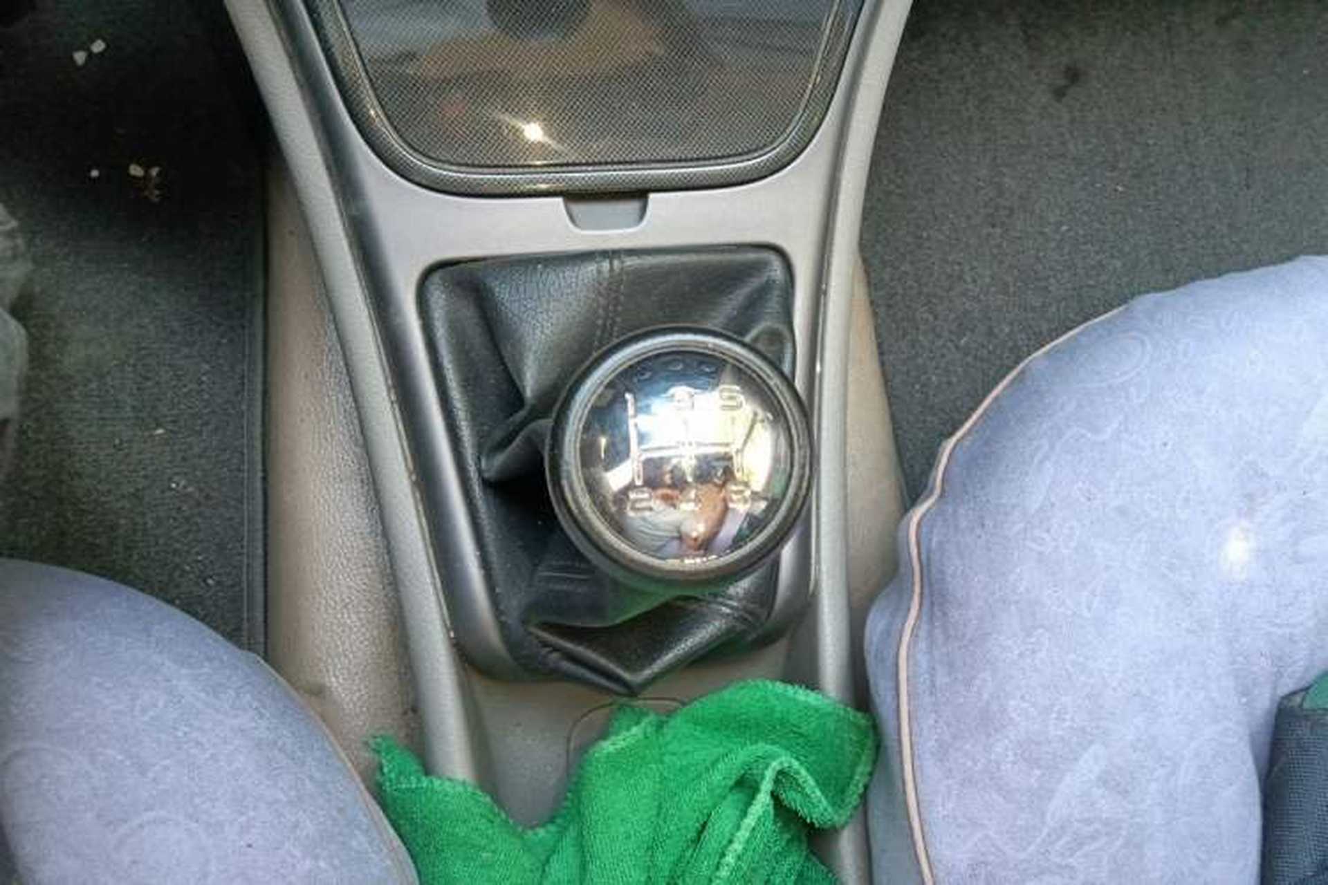 Used Citroen Elysee 2012 Sedan 1.6L Manual Tech Model CNG Gear Lever