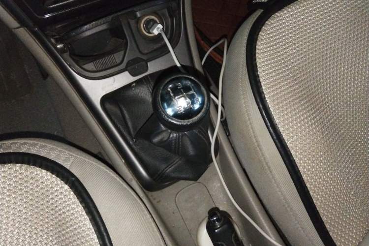Used Citroen Elysee 2012 Sedan 1.6L Manual Tech Model Gear Lever