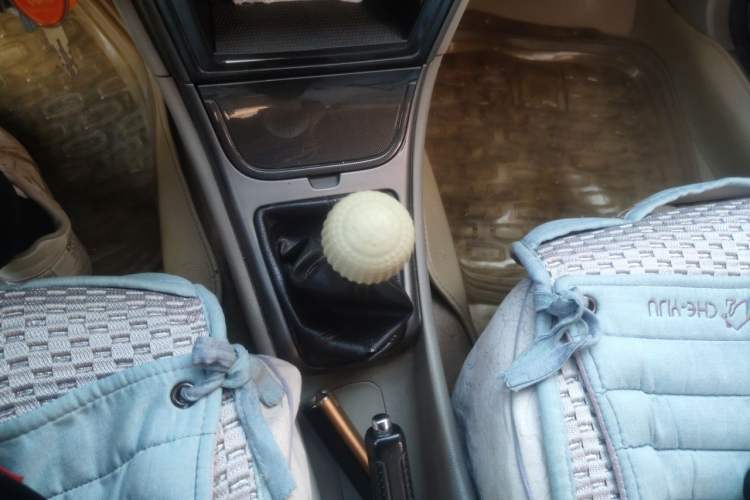 Used Citroen Elysee 2012 Sedan 1.6L Manual Tech Model CNG Gear Lever