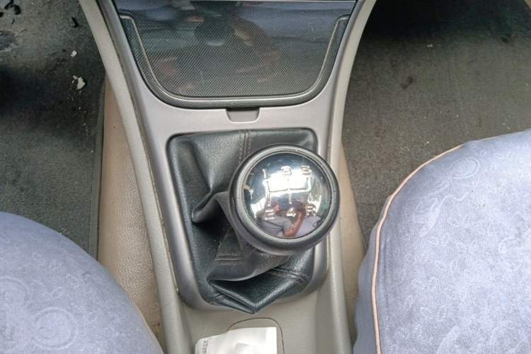 Used Citroen Elysee 2012 Sedan 1.6L Manual Tech Model CNG Gear Lever
