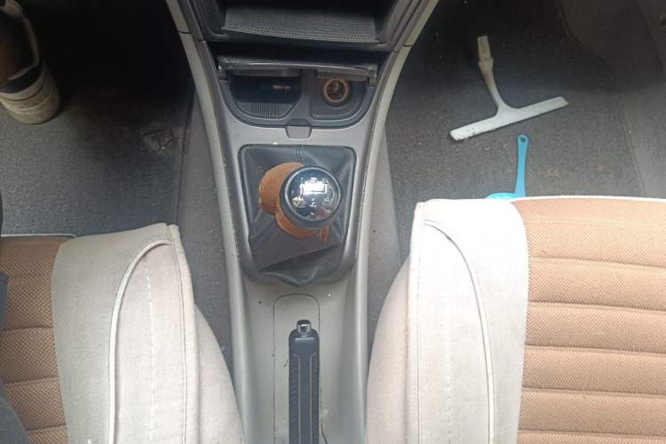 Used Citroen Elysee 2012 Sedan 1.6L Manual Tech Model Gear Lever