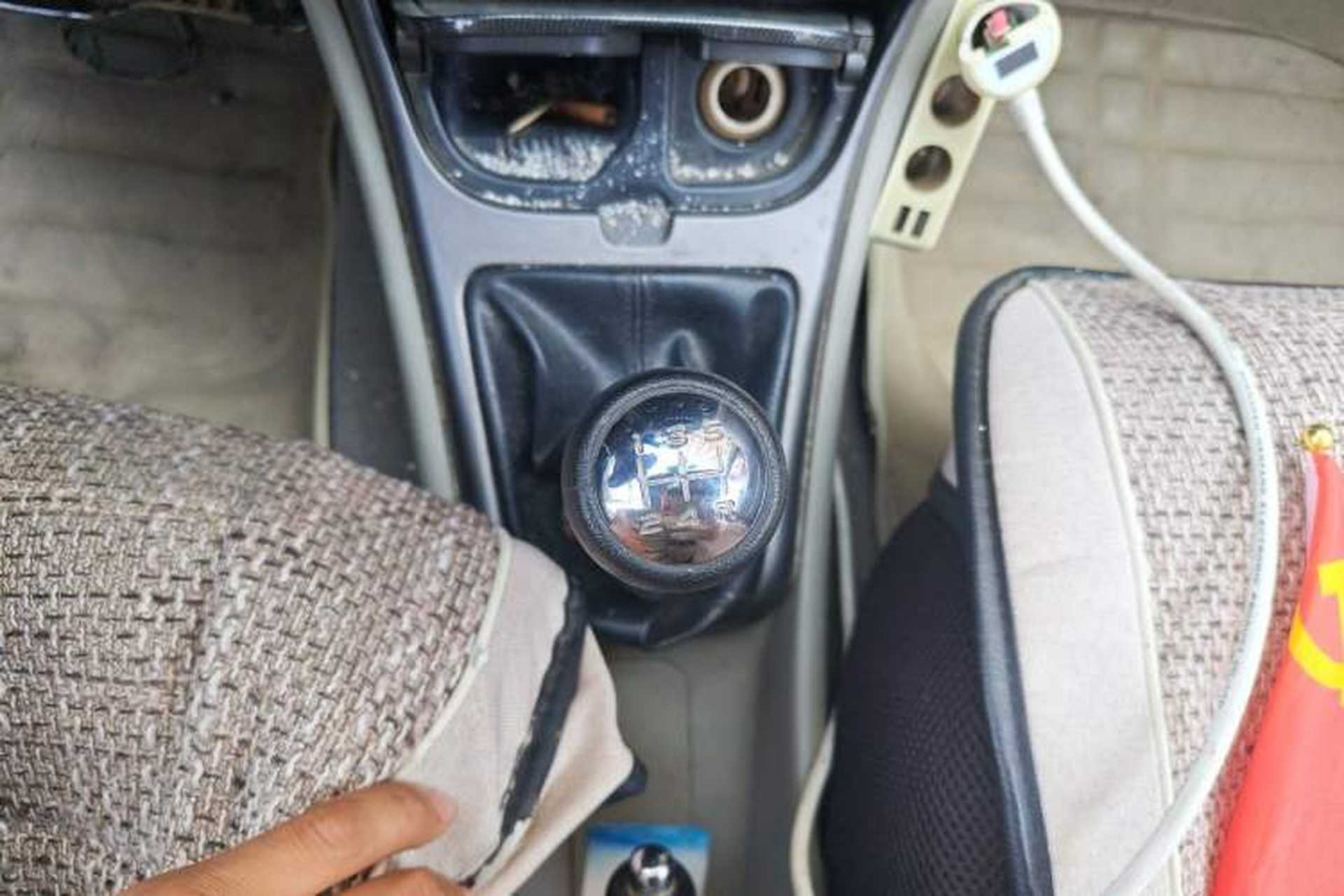 Used Citroen Elysee 2012 Sedan 1.6L Manual Tech Model CNG Gear Lever