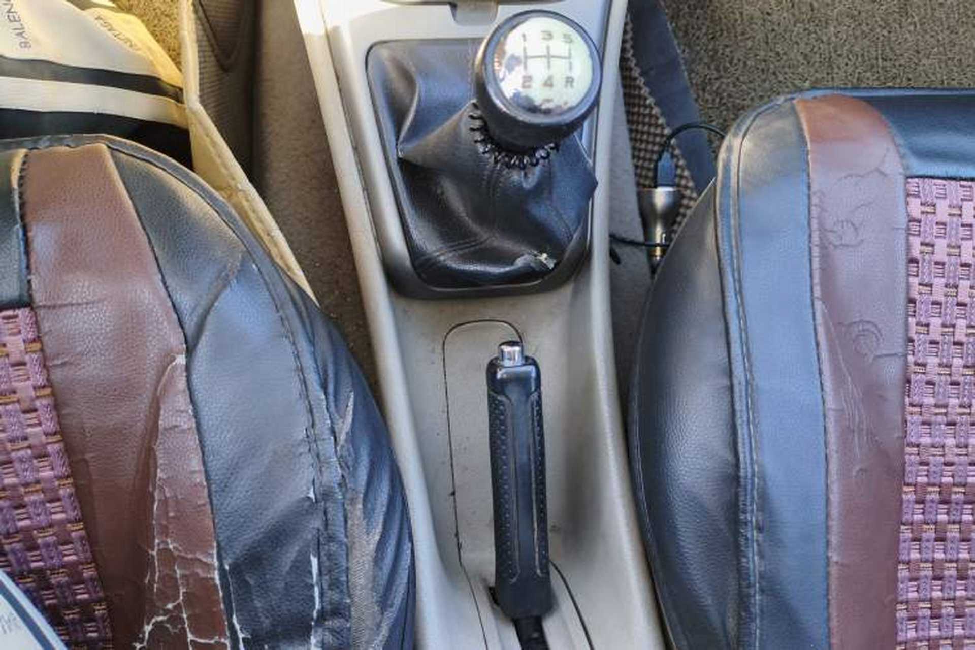 Used Citroen Elysee 2012 Sedan 1.6L Manual Tech Model Gear Lever
