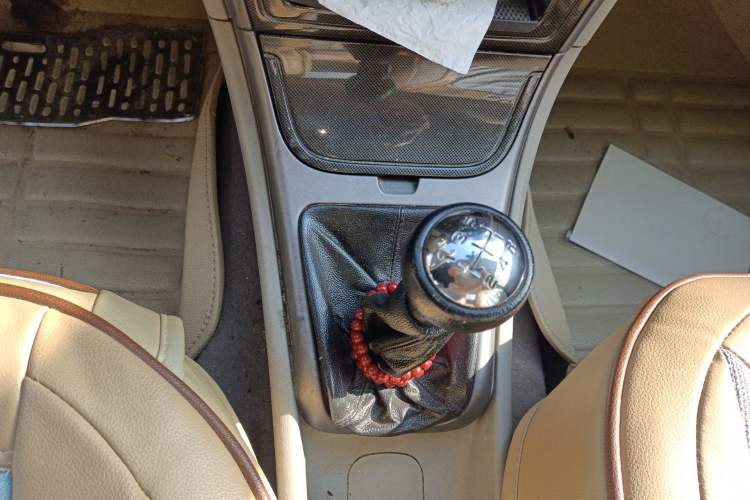 Used Citroen Elysee 2012 Sedan 1.6L Manual Tech Model Gear Lever