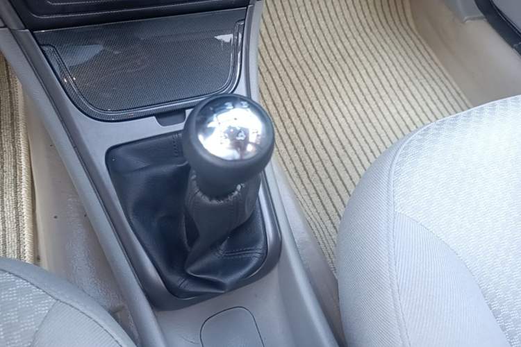 Used Citroen Elysee 2012 Sedan 1.6L Manual Tech Model CNG Gear Lever