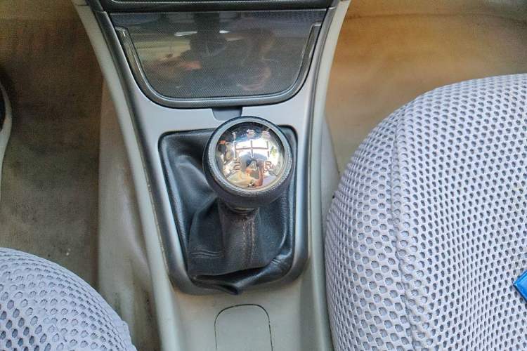 Used Citroen Elysee 2012 Sedan 1.6L Manual Tech Model Gear Lever