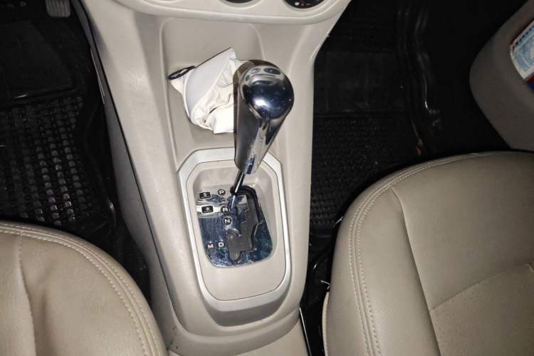 Used Citroen Elysee 2013 Sedan Classic 1.6L Automatic Tech Edition Gear Lever