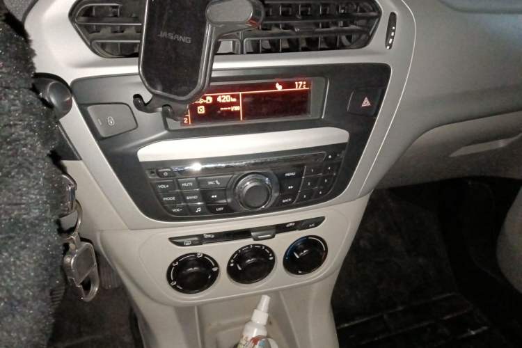 Used Citroen Elysee 2013 Sedan Classic 1.6L Manual Luxury Model with Sunroof Audio And AC Panel