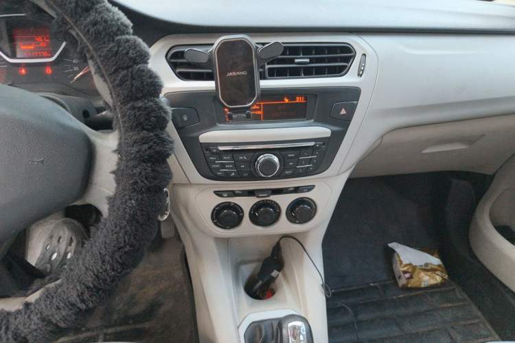 Used Citroen Elysee 2013 Sedan Classic 1.6L Manual Luxury Model with Sunroof Audio And AC Panel