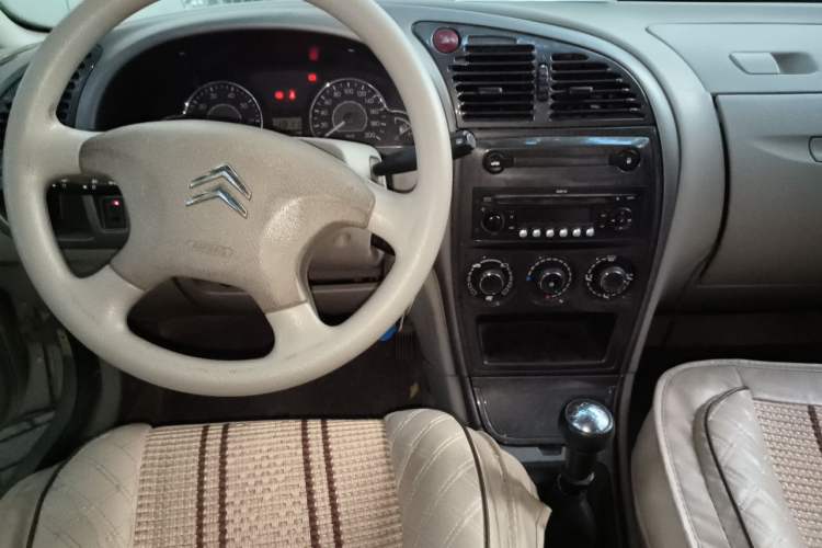 Used Citroen Elysee 2013 Sedan Classic 1.6L Manual Tech Model CNG Center Console
