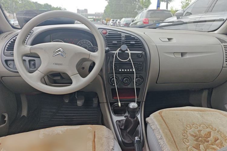 Used Citroen Elysee 2013 Sedan Classic 1.6L Manual Tech Model CNG Center Console